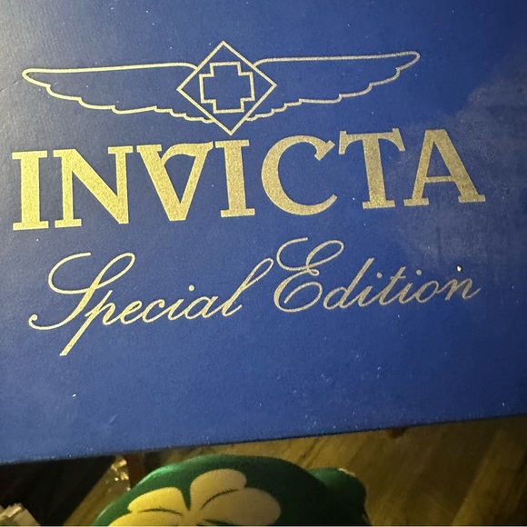 Invicta Gold and Black Watch with Interchangeable Straps - Picture 5 of 9